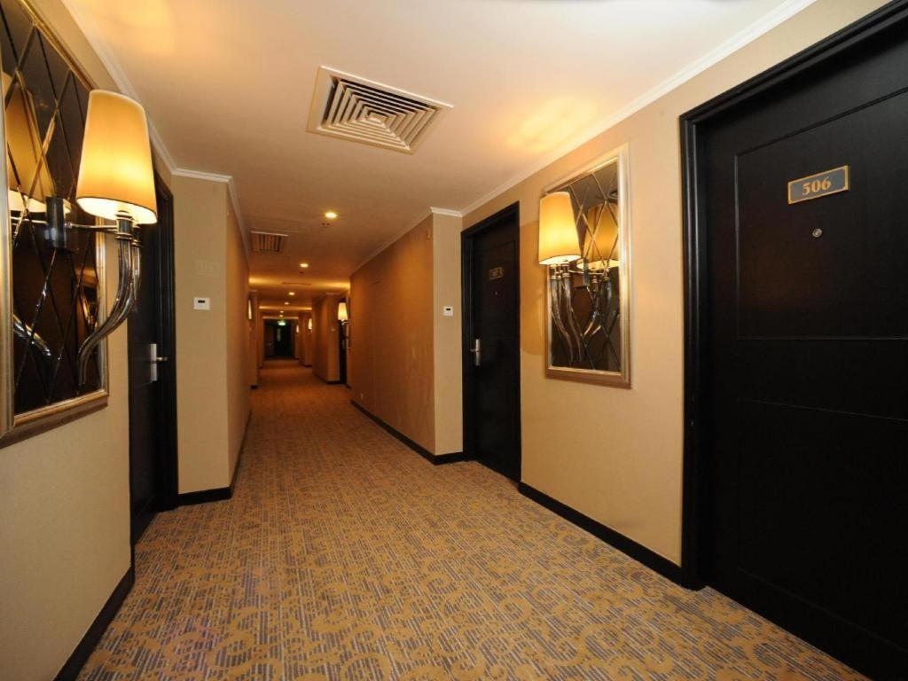 Emperor Hotel Macau Exterior photo